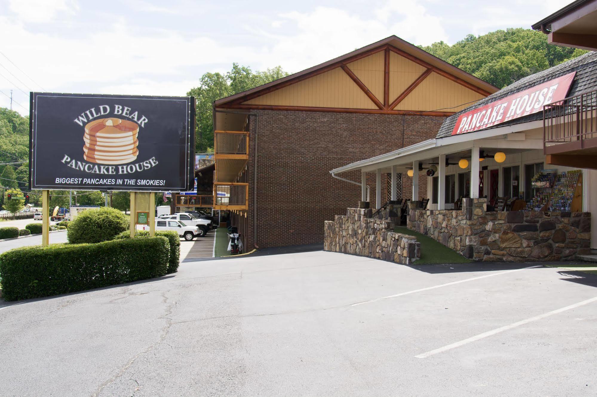 פיג'ן פורג' Wild Bear Inn מראה חיצוני תמונה